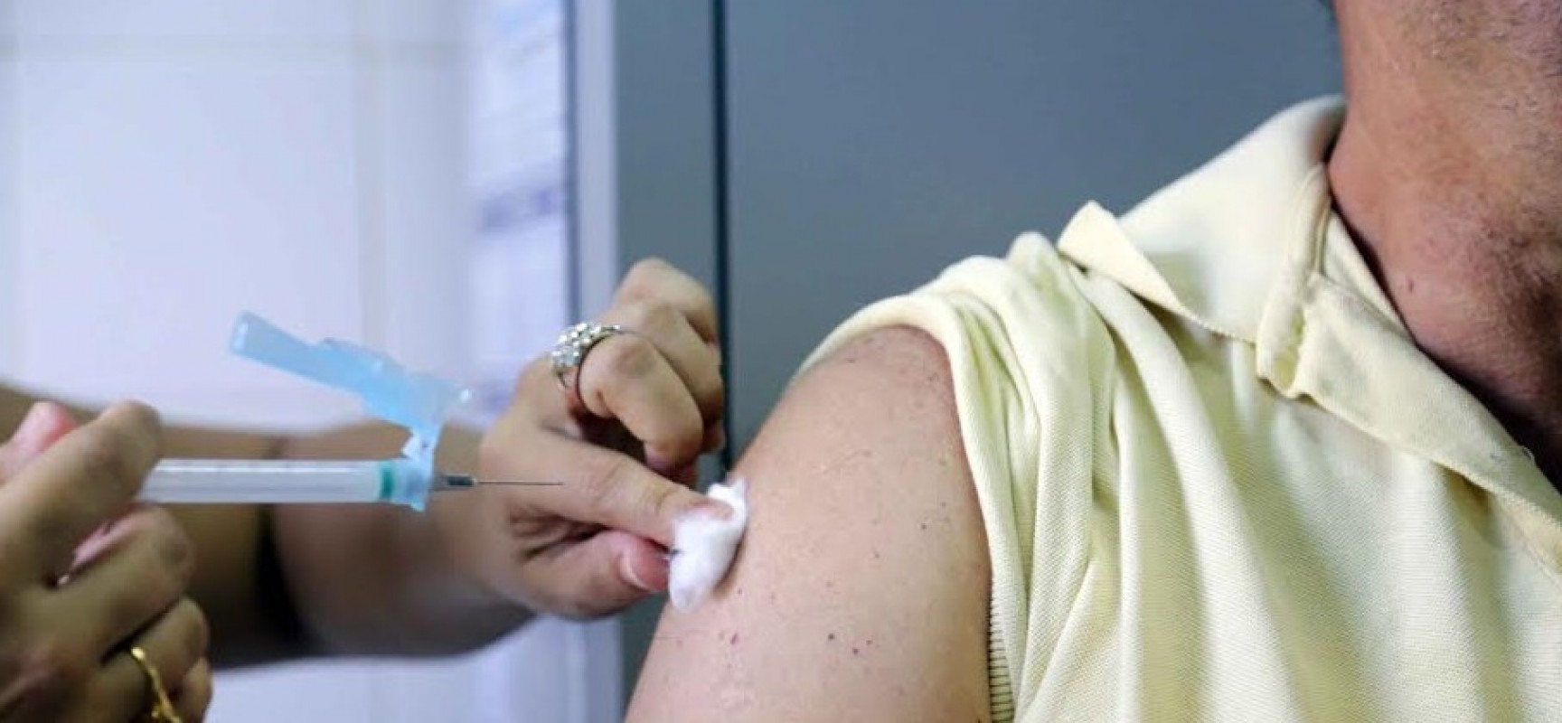 Vacinação contra Influenza começou hoje com atendimento a trabalhadores da saúde