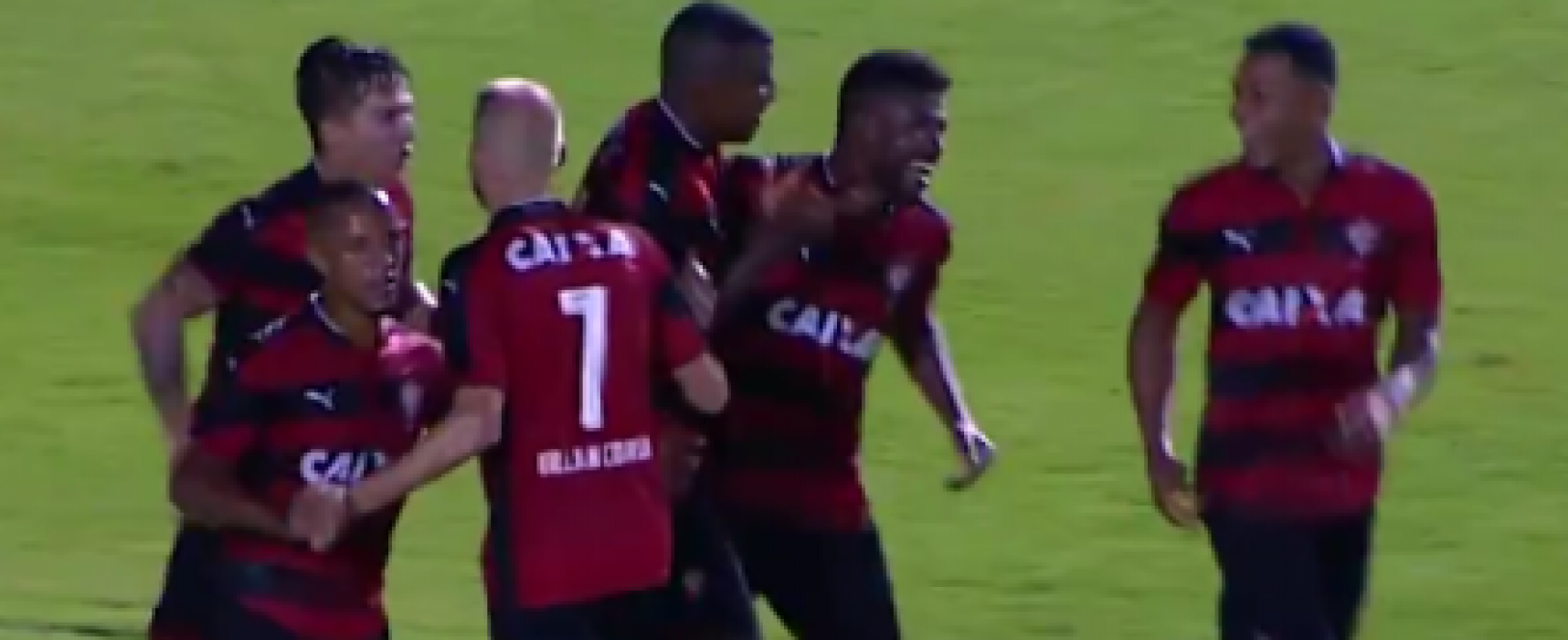 Vitória goleia o Conquista por 5 a 0 e faz final contra o Bahia