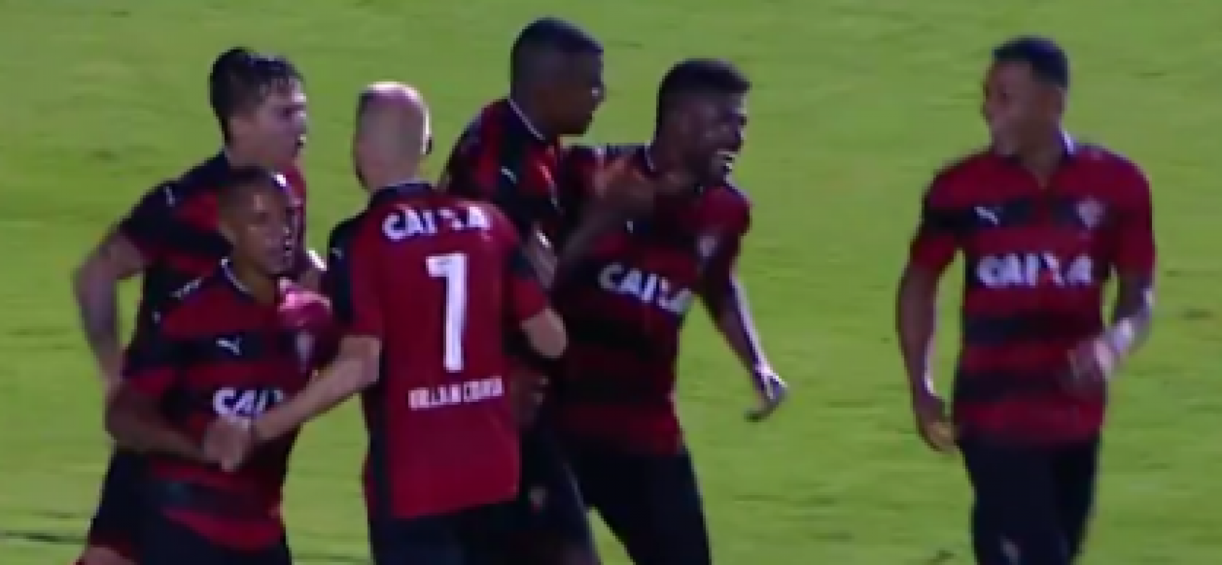 Vitória goleia o Conquista por 5 a 0 e faz final contra o Bahia