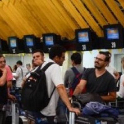 Companhias aéreas não têm data para iniciar cobrança por despacho de bagagem