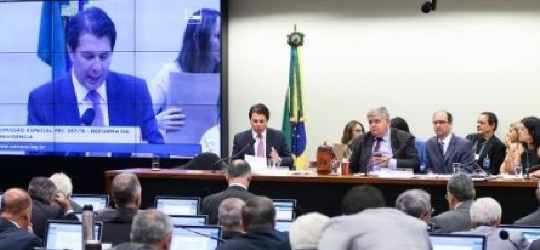 Debates sobre reforma da Previdência devem ser encerrados nesta terça-feira