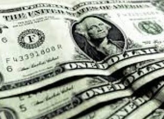 Dólar tem maior queda diária em dois anos e fecha em R$ 5,51