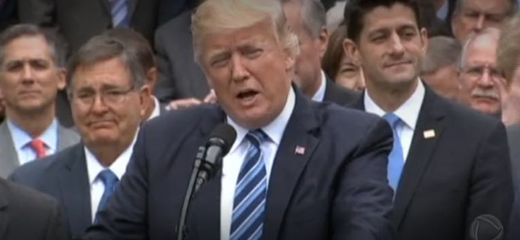 Donald Trump consegue revogar atual programa de saúde dos EUA