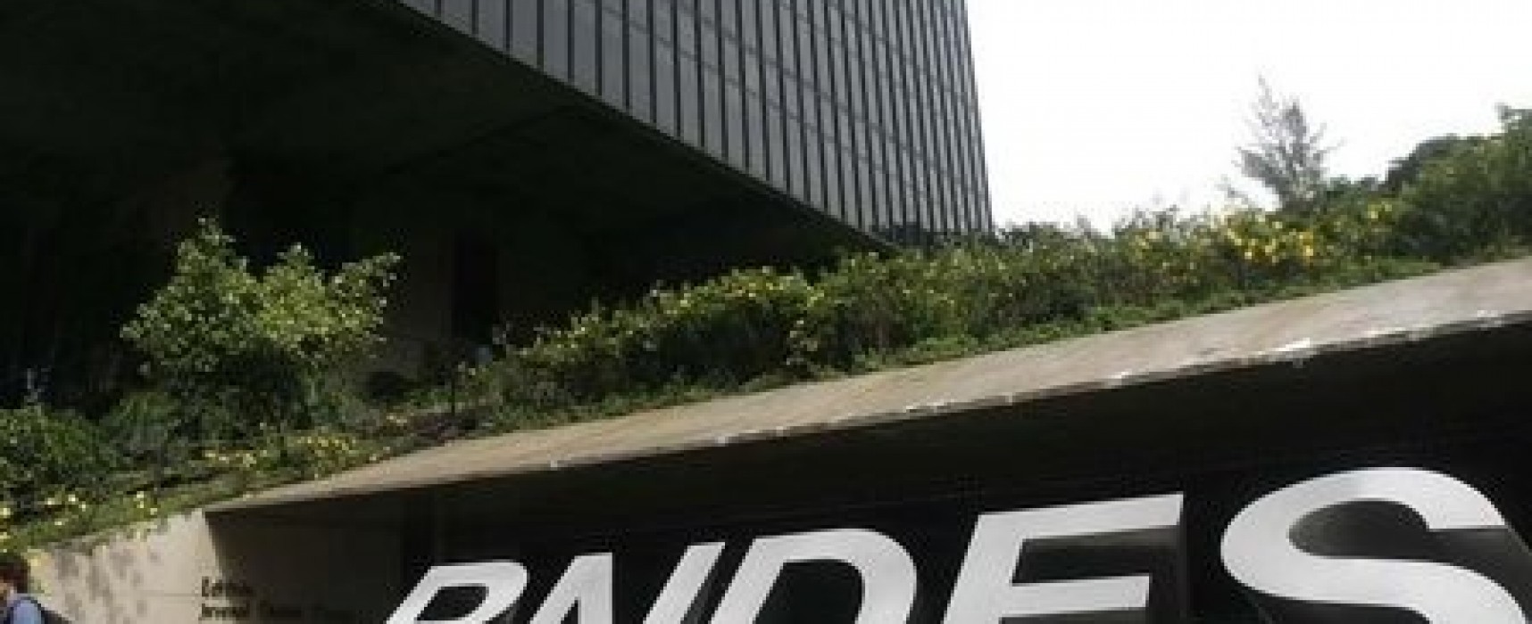 Funcionários do BNDES criticam condução coercitiva de colegas em operação da PF