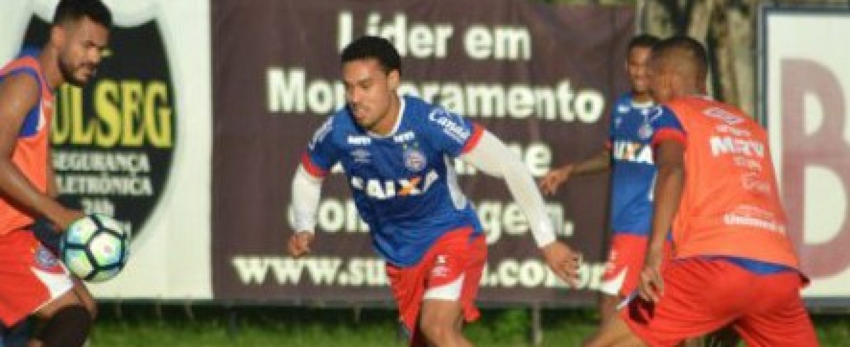 Guto Oliveira comanda treino pensando no Atlético-PR