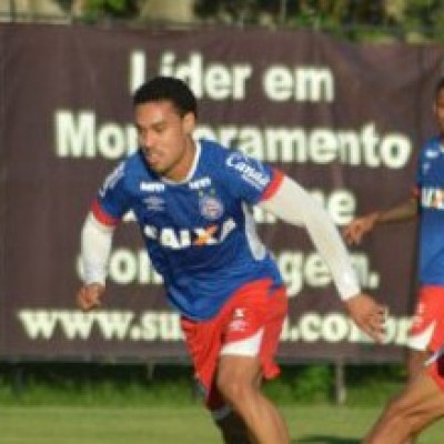 Guto Oliveira comanda treino pensando no Atlético-PR