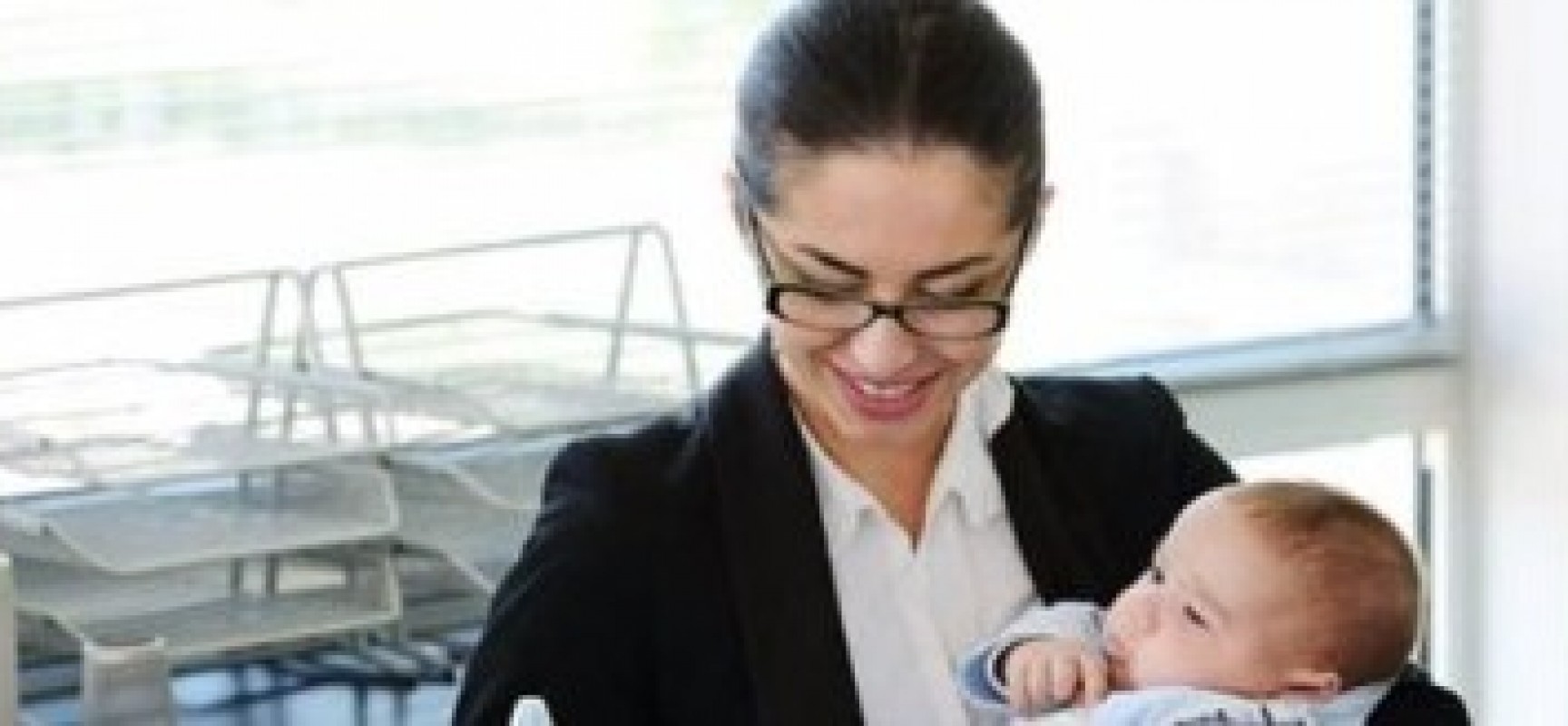 Mães deixam mercado de trabalho cinco vezes mais que pais