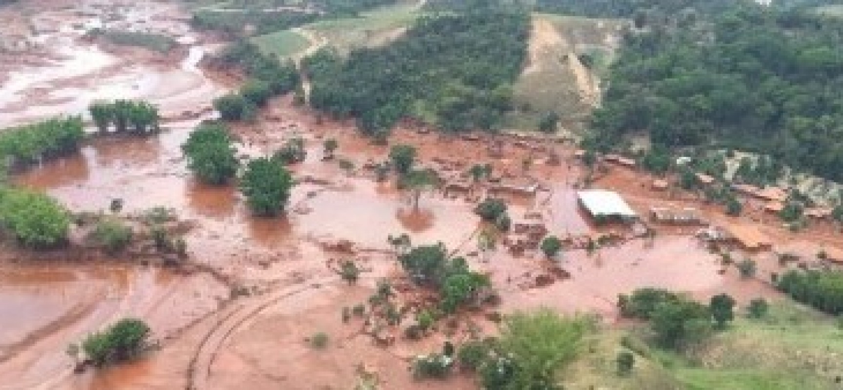 Governo conferiu licença ambiental para reconstruir Bento Rodrigues, em Mariana