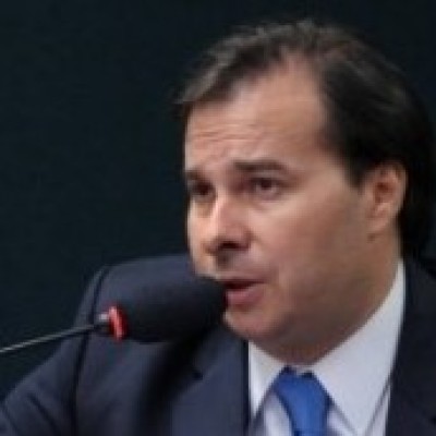 “Não é uma decisão que se tome da noite para o dia”, diz Maia sobre impeachment
