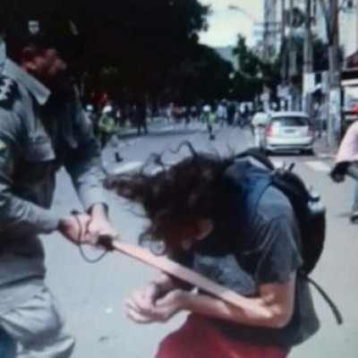 PM de Goiás afasta policial acusado de agredir estudante em protesto