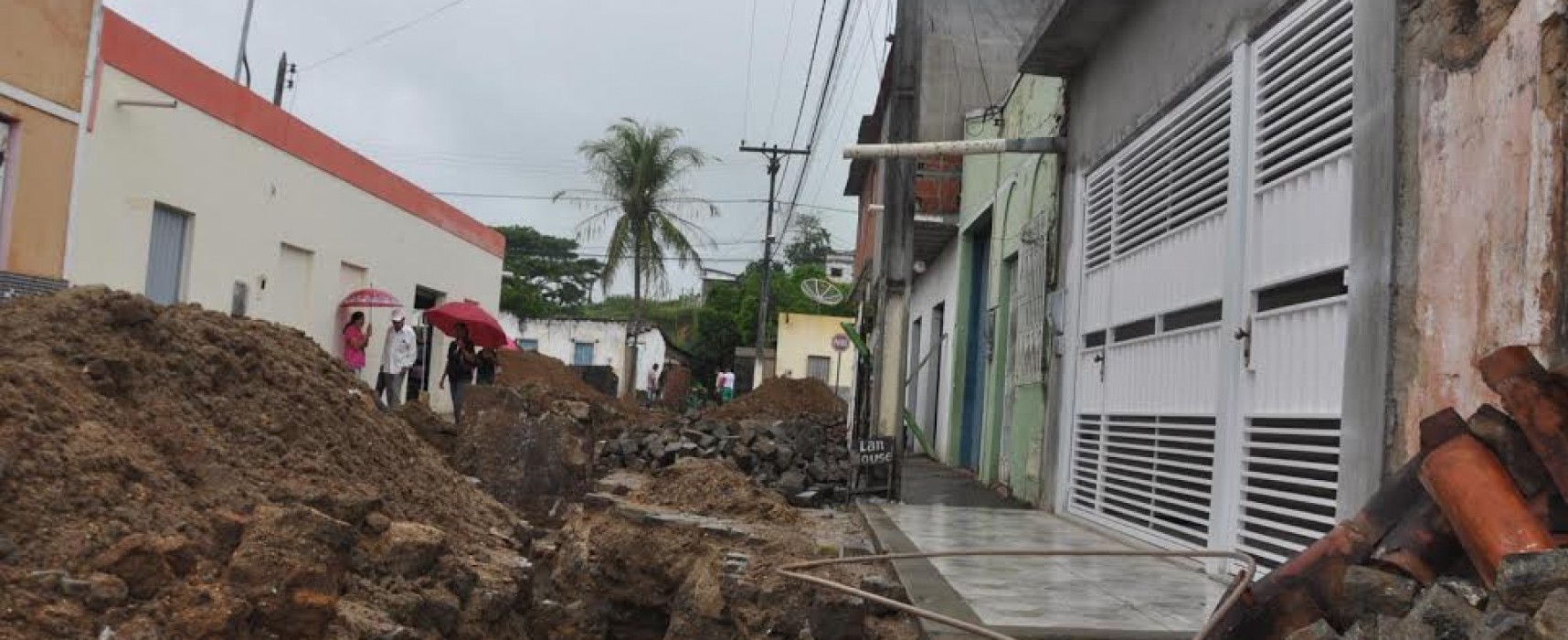 Prefeitura de Ibicaraí realiza reconstrução da rede de esgoto na travessa Santa Helena
