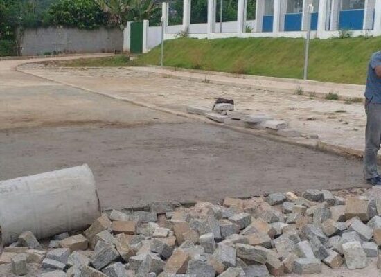 Prefeitura executa serviços de pavimentação no Nossa Senhora da Vitória e na Escola do Salobrinho