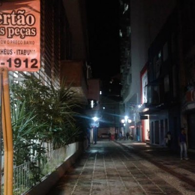 Principal Rua comercial de Ilhéus totalmente Escura