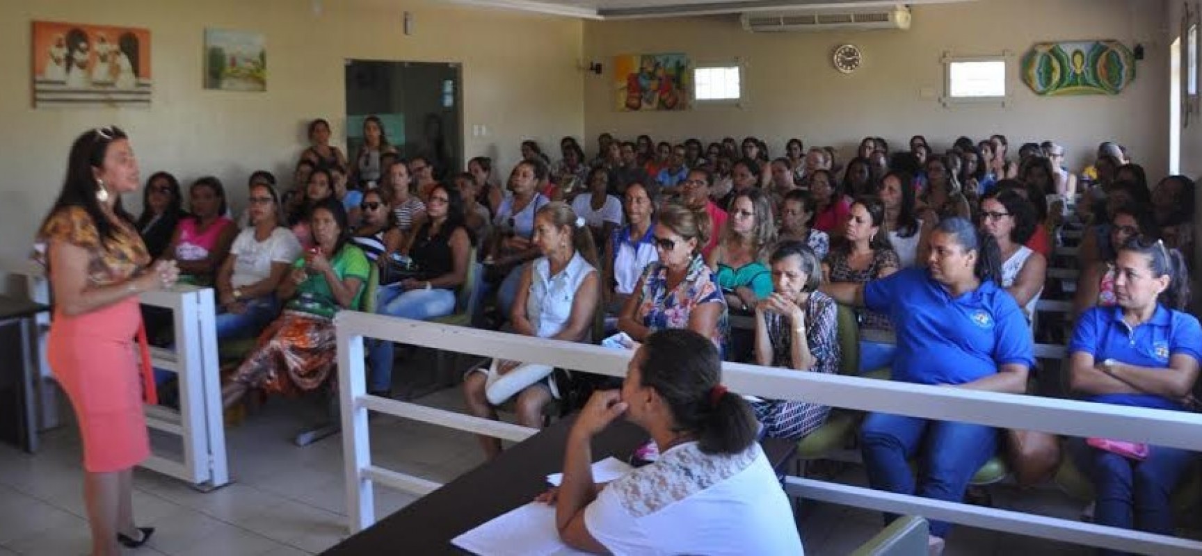 Secretária de Educação reúne com sindicato e professores para tratar da verba de precatória