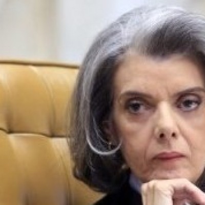 STF suspende julgamento sobre continuidade do processo contra Temer