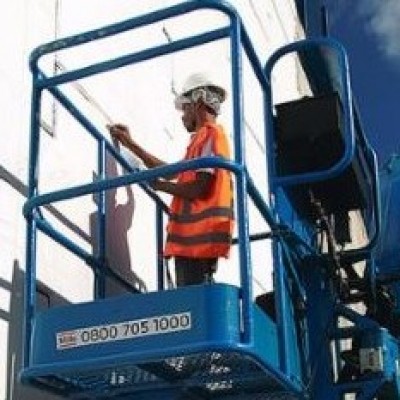 Artista plástico ilheense, Rildo Foge, faz história na capital baiana