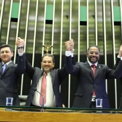 Congresso realiza homenagem aos 40 anos da Igreja Universal