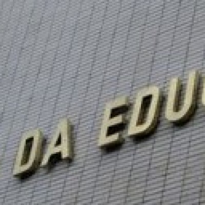 Faculdades poderão oferecer somente cursos a distância, diz MEC