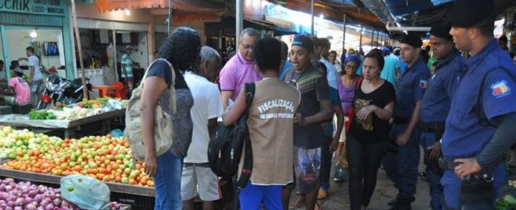 FEIRANTES TERÃO QUE DESOCUPAR ÁREAS DESTINADAS À CIRCULAÇÃO DE PESSOAS