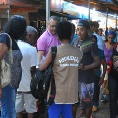 FEIRANTES TERÃO QUE DESOCUPAR ÁREAS DESTINADAS À CIRCULAÇÃO DE PESSOAS