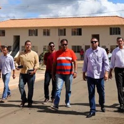 Prefeito visita Residenciais “Vilela” e “Cachoeira” e destaca importância da qualidade técnica das obras
