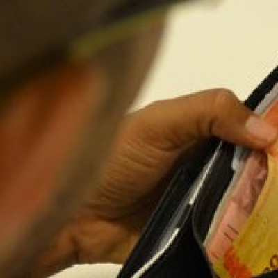 Rendimento médio do trabalhador fica em R$ 2.109 em maio