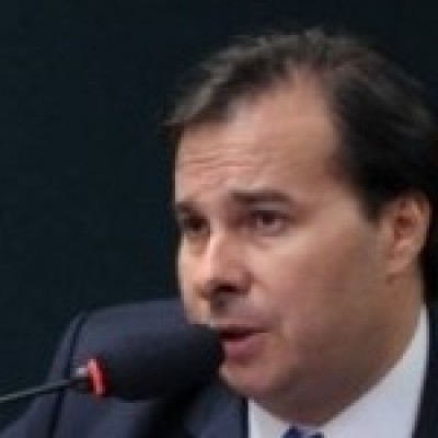 Rodrigo Maia sanciona projeto que libera venda de remédios emagrecedores
