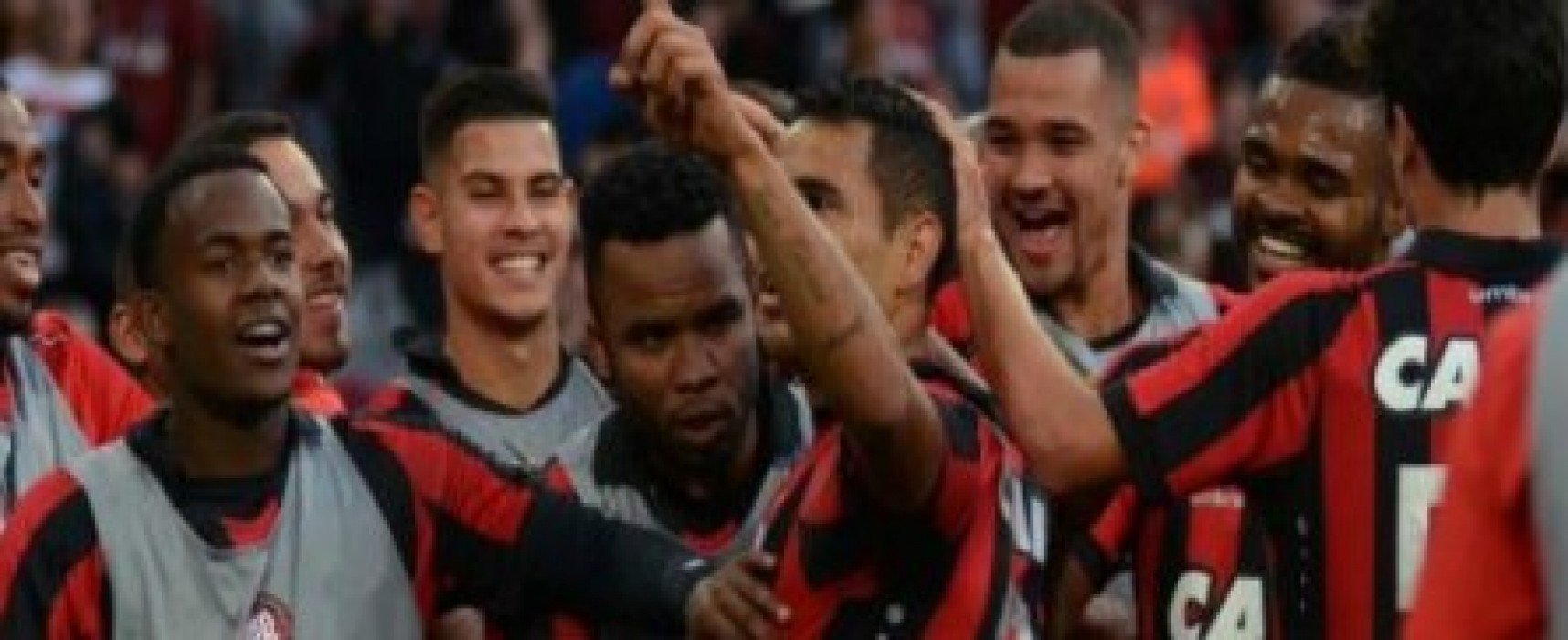 Vitória é goleado pelo Atlético e afunda na zona de rebaixamento