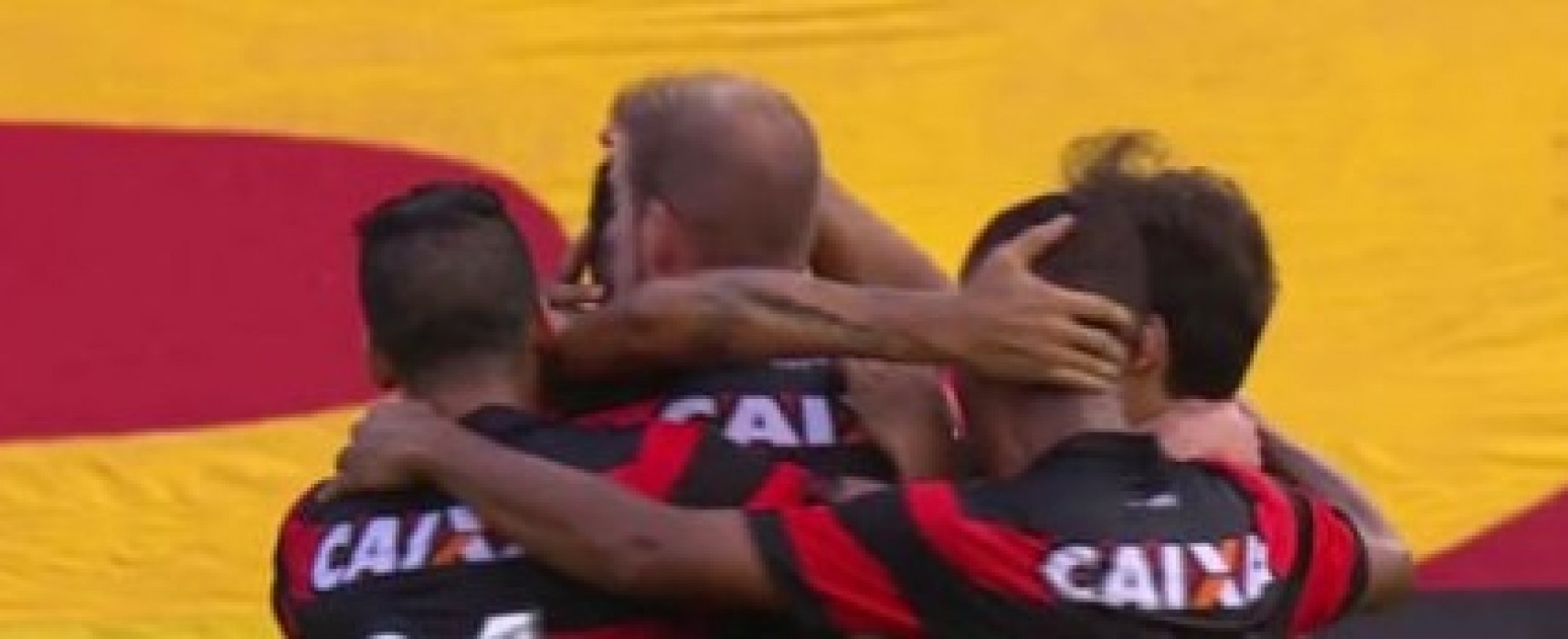 Vitória joga bem, vence Atlético-MG por 2 a 0 e deixa lanterna do Brasileirão