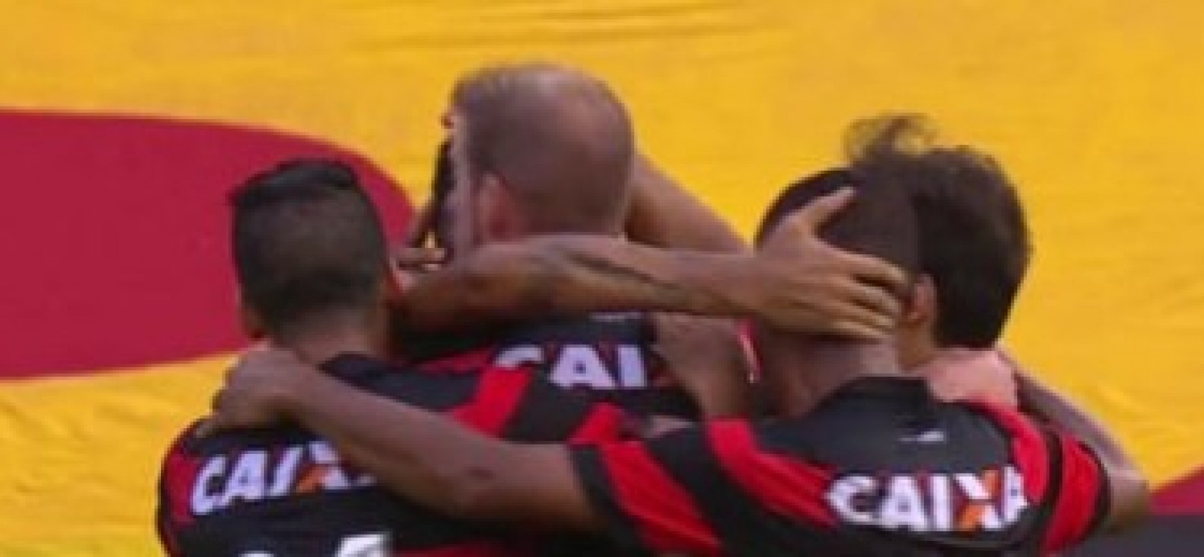 Vitória joga bem, vence Atlético-MG por 2 a 0 e deixa lanterna do Brasileirão