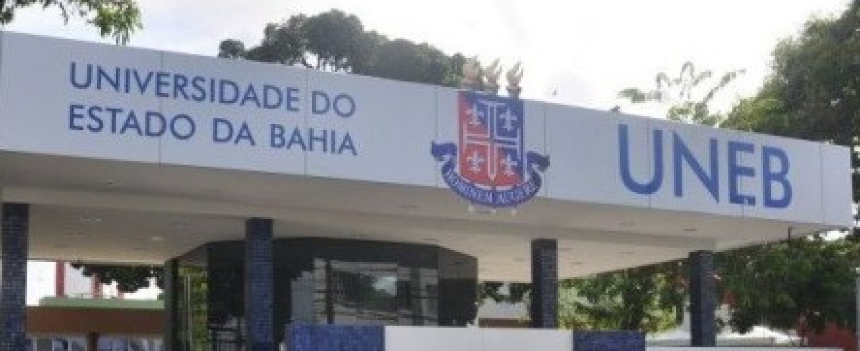 Em busca de reajuste salarial, servidores da Uneb e Uefs paralisam atividades