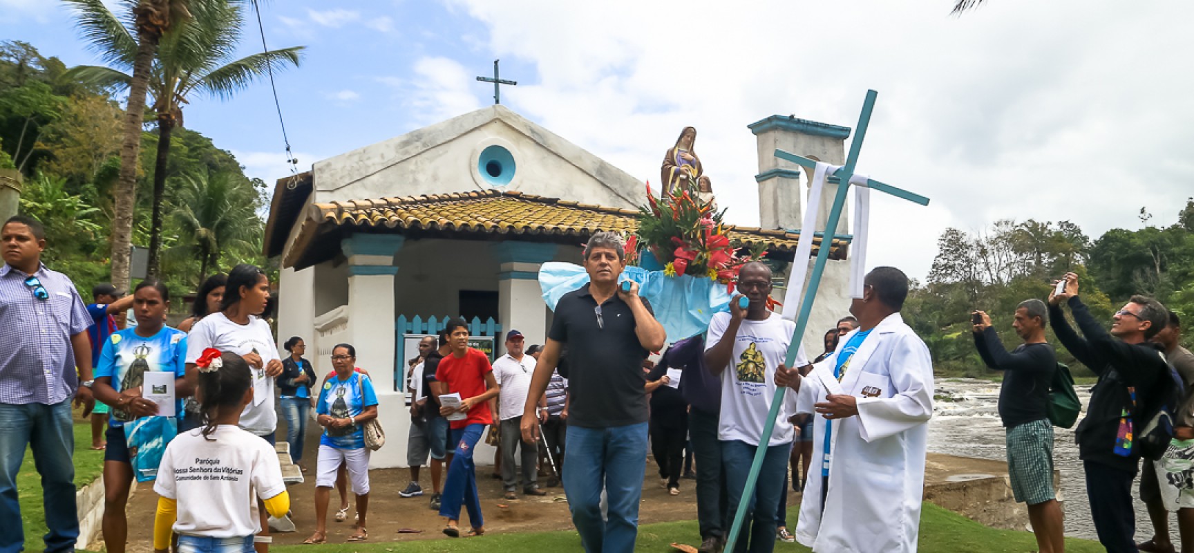 Homenagem a Senhora Sant’Ana e São Joaquim resgata procissão marítima em Rio do Engenho
