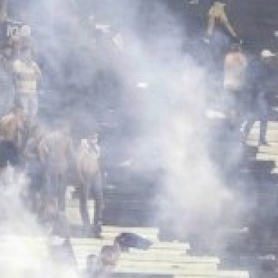 Jogo entre Vasco e Flamengo termina em confronto com a PM; um torcedor morreu