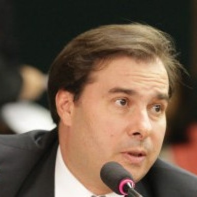 Melhor solução para o país é votar denúncia contra Temer na quarta, diz Maia