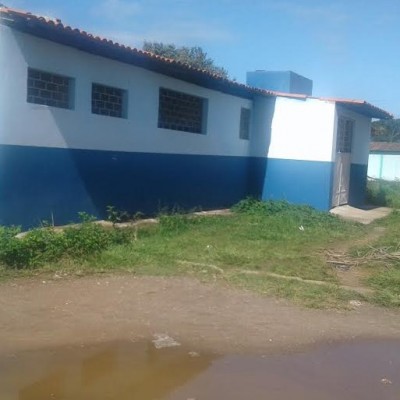 Posto Medico da Urbis em Ilhéus, lama, mato e lixo!