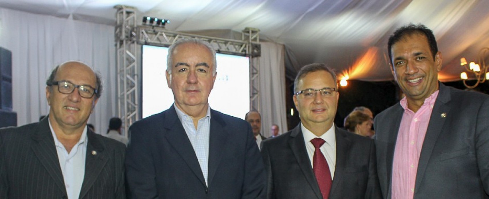 Prefeito de Ilhéus e o vice prestigiaram aniversário de Itabuna ao lado do governador
