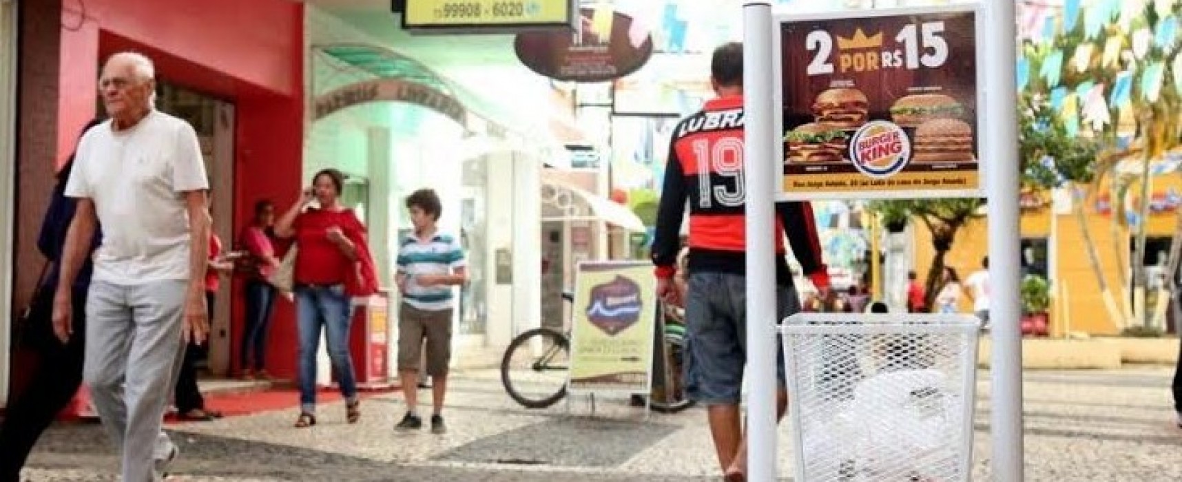Prefeitura firma parceria para instalar lixeiras no centro e bairros de Ilhéus