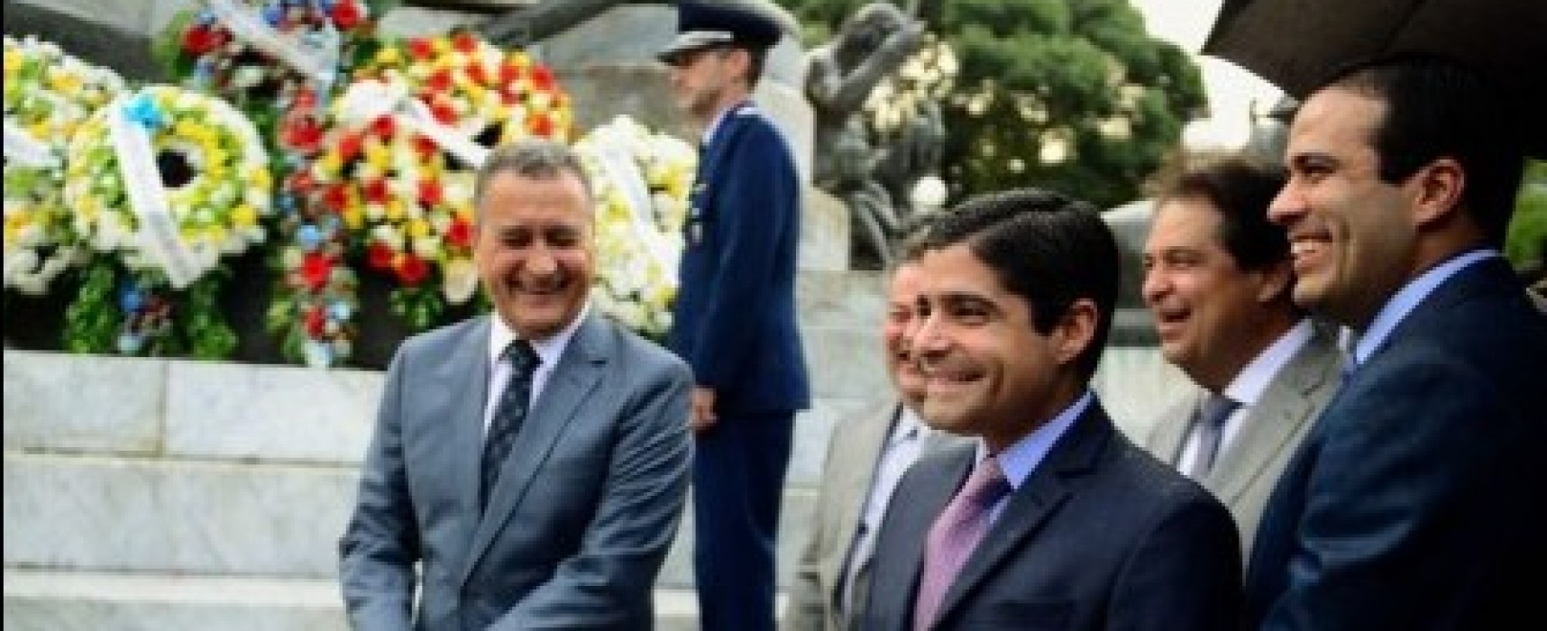 Rui e Neto participam da cerimônia de encerramento do 2 de Julho
