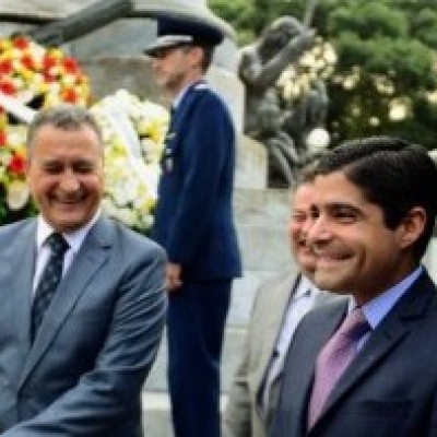 Rui e Neto participam da cerimônia de encerramento do 2 de Julho