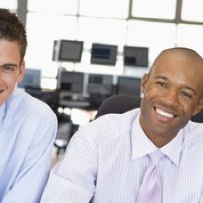 Apenas 4% das 500 maiores empresas brasileiras têm negros no corpo executivo, aponta ativista