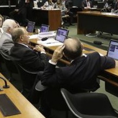 Comissão da Câmara mantém financiamento público de campanhas eleitorais