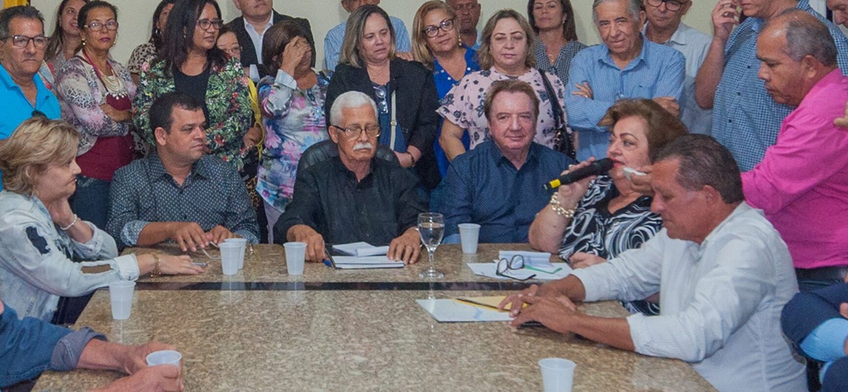Desfiliação de Fernando Gomes, Maria Alice e da  comissão executiva implode o Democratas em Itabuna