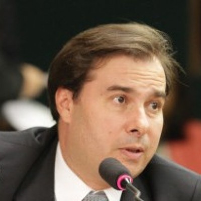 Governo terá que reorganizar base para votar Previdência, diz Maia