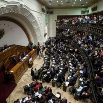 Assembleia da Venezuela declara “formalmente a usurpação” do governo