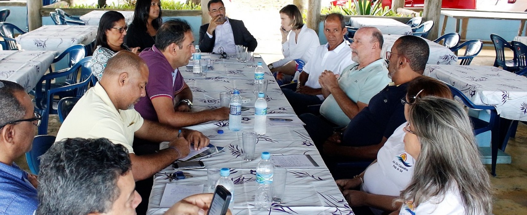 Prefeito de Ilhéus reuniu-se com os cabaneiros da Orla Sul