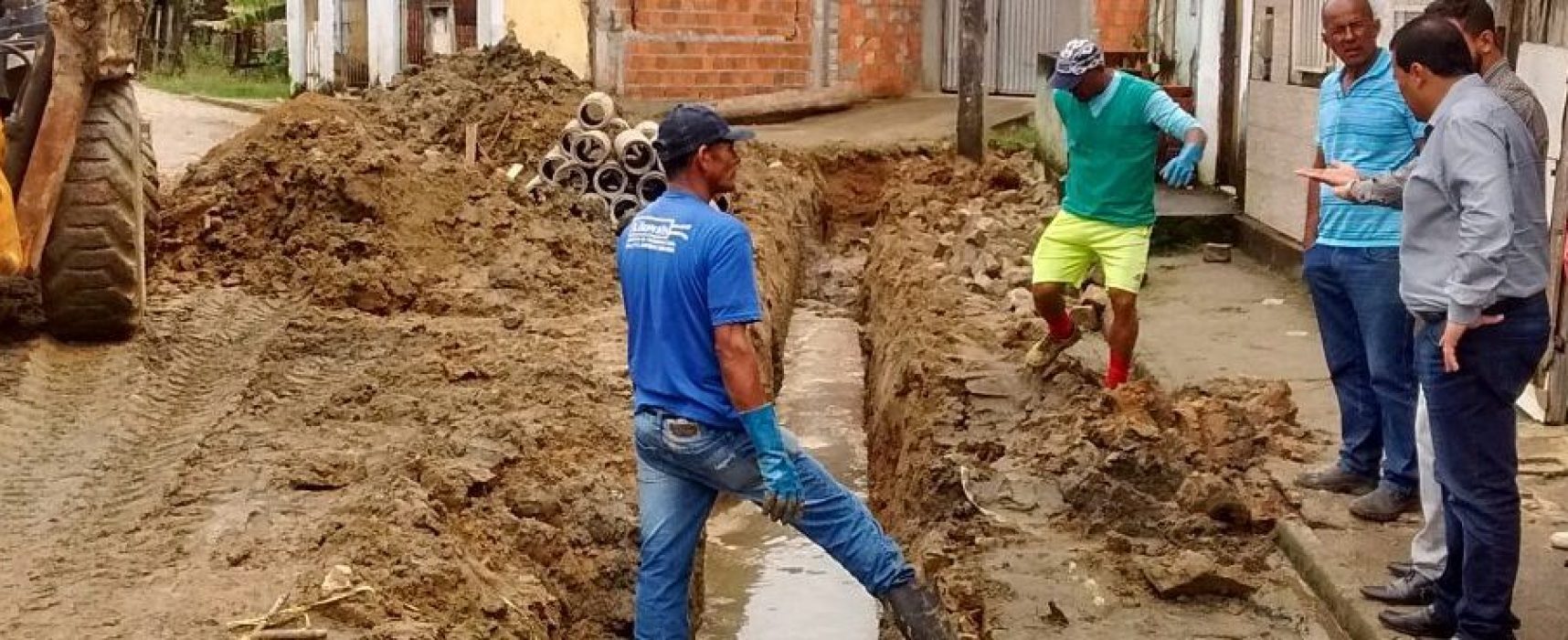 Prefeitura de Ibicaraí realiza manutenção em rede de esgoto no bairro Delfino Guedes