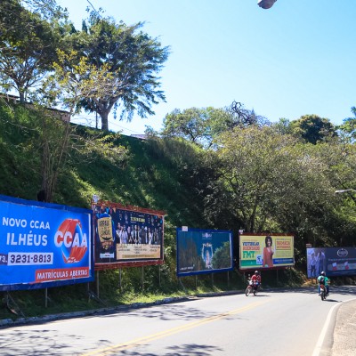 Proprietários de ‘outdoors’ terão que remover placas em áreas públicas e particulares de Ilhéus