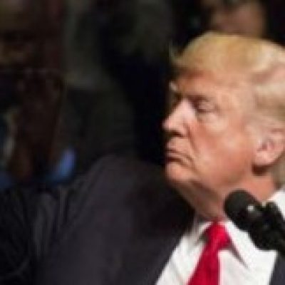 Trump dará seis meses ao Pentágono para implementar proibição a transexuais