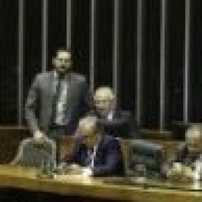 Câmara adia novamente votação da PEC da Reforma Política