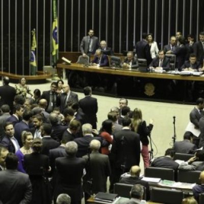 Deputados voltam a discutir propostas da reforma política